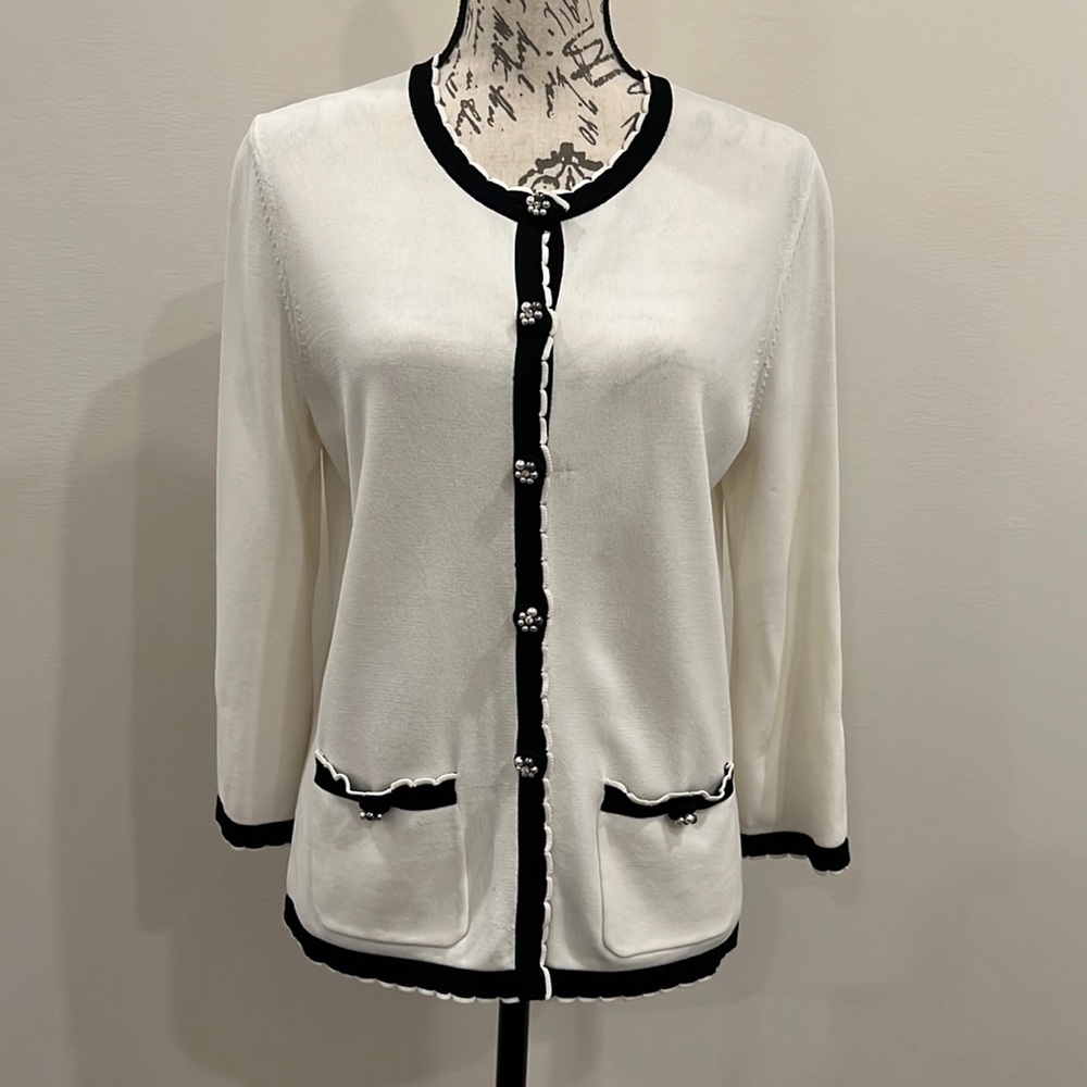 Bloomingdale’s Black/White knit cardigan